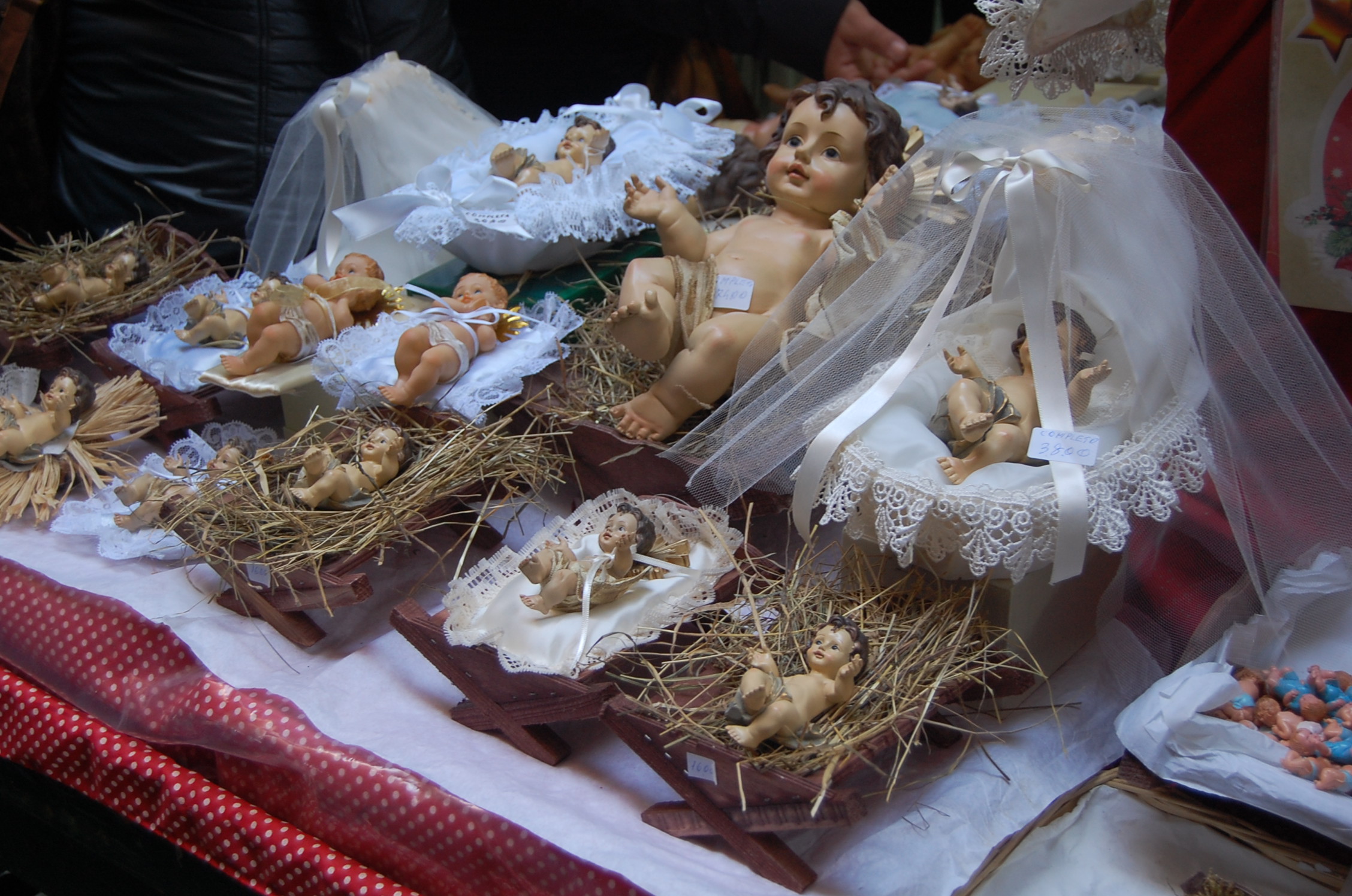 La Befana : the nice witch of the Epiphany in Italy