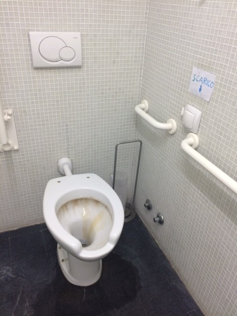 Toilet with no clearance seat