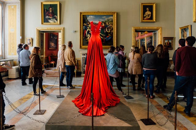 Red dress in Galleria Borghese