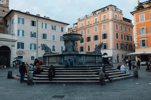 Piazza Santa Maria in Trastevere