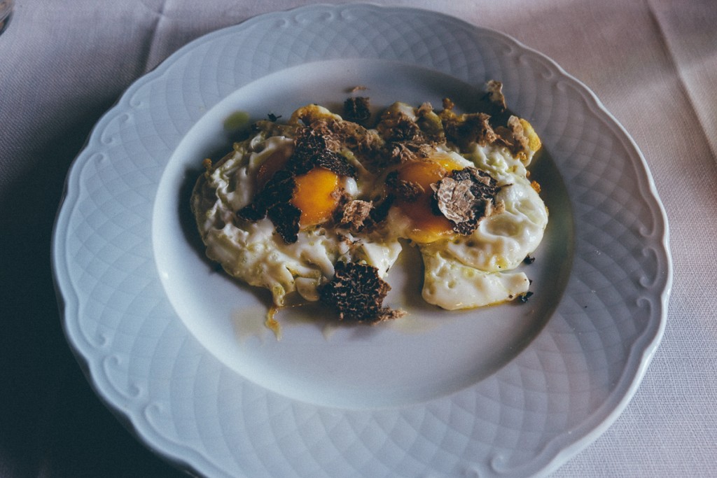 truffles eggs in Tuscany
