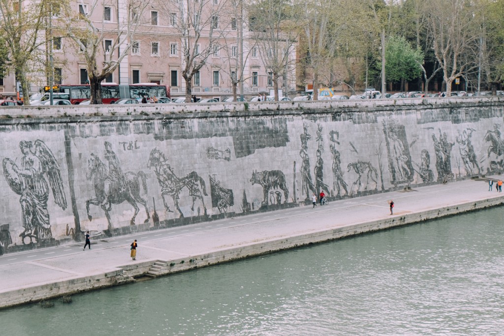 Triumphs and Laments along Tiber