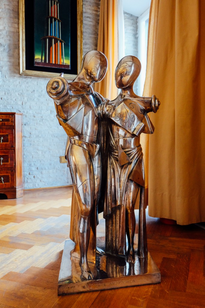 De Chirico embrace sculpture