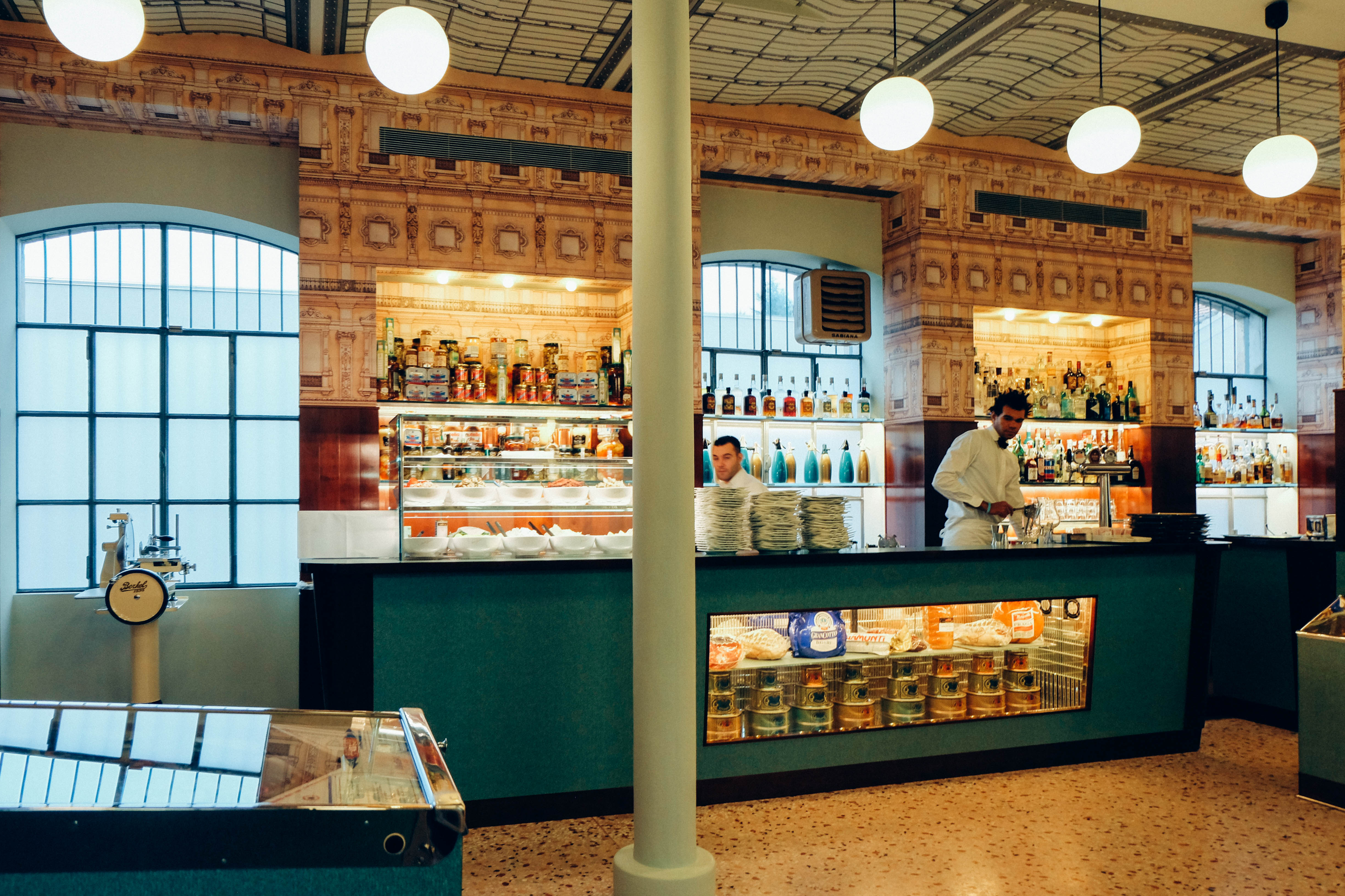 hemel samen Edelsteen Bar Luce: Wes Anderson Designed Coffee Bar in Milan - An American in Rome