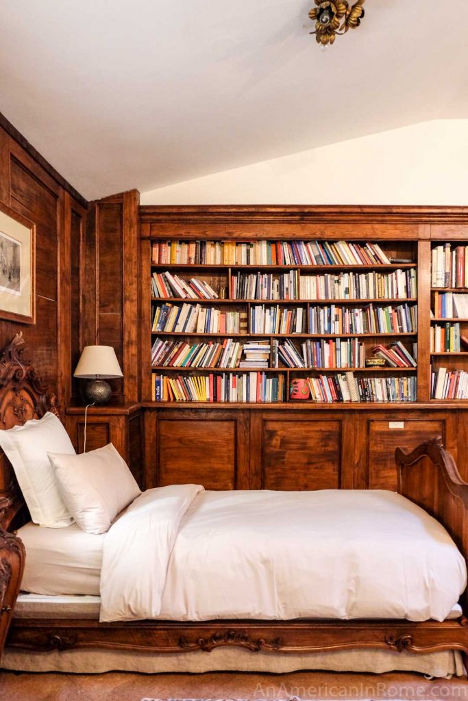 A bedroom in a Rome library