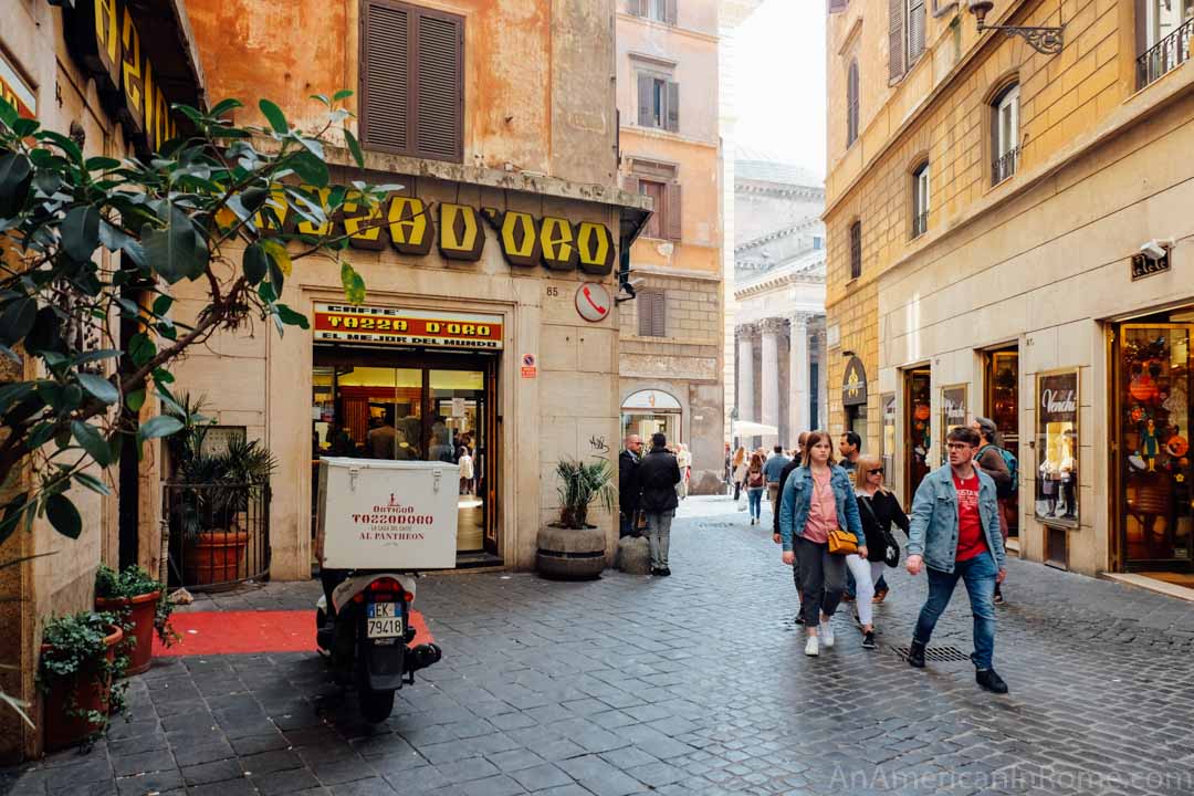 tazza d'oro caffe in Rome with the Pantheon visible in the background