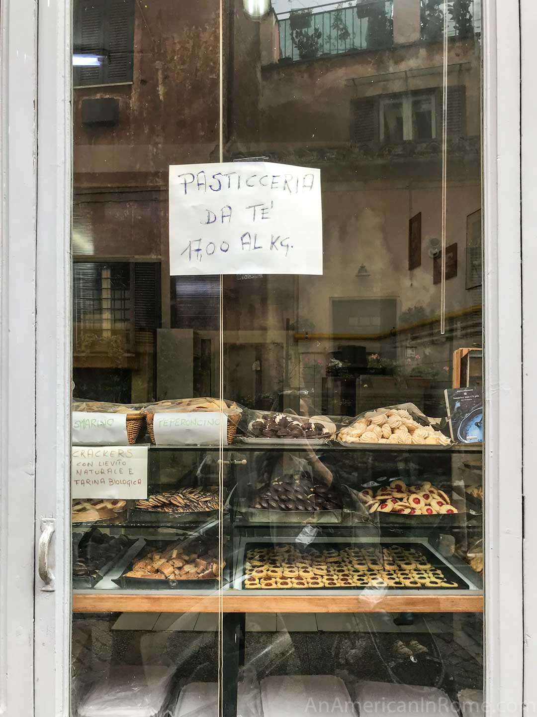 window at biscottificio innocenti with cookies