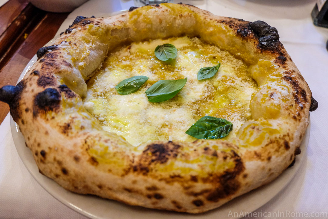 gialla margherita pizza at Piccolo Buco