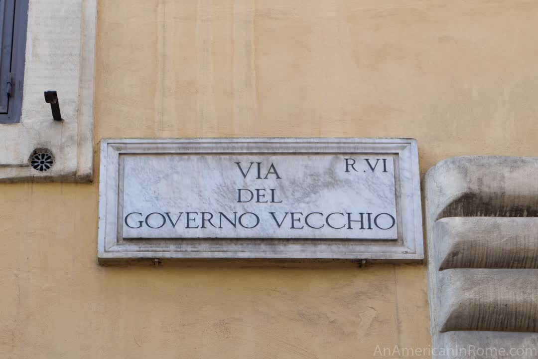 via del governo vecchio street sign