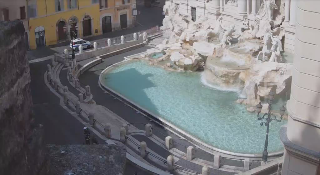 empty trevi fountain