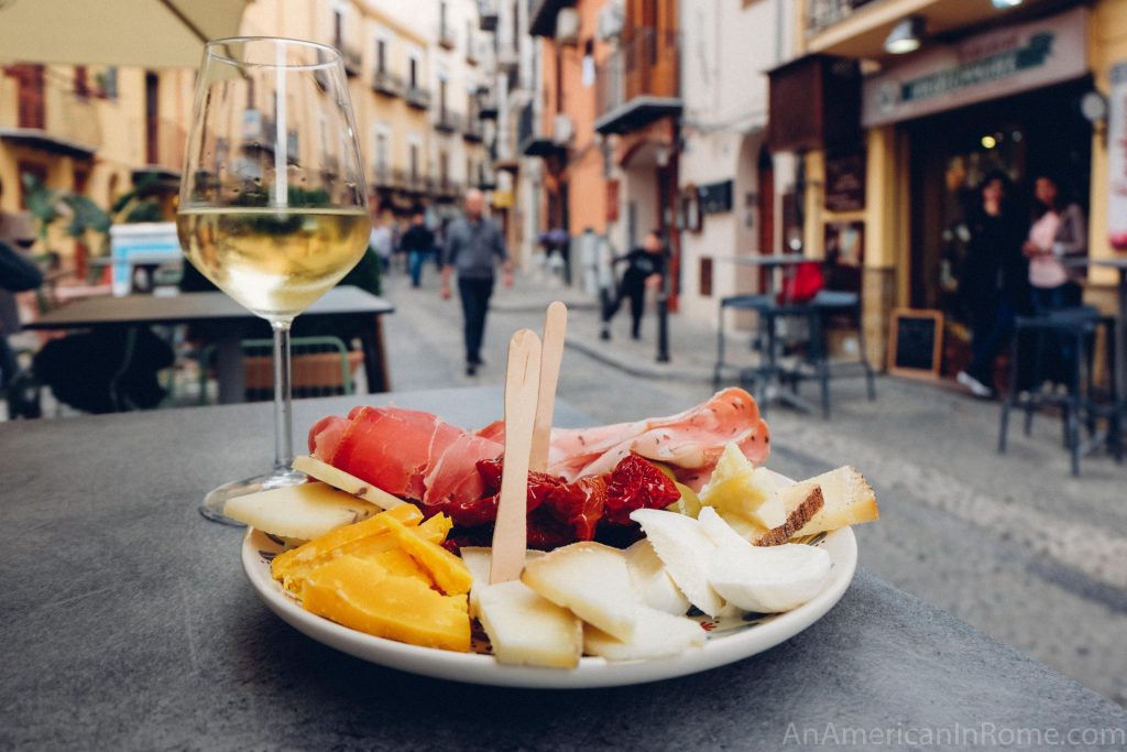 Wino i aperitivo w Cefalu na Sycylii