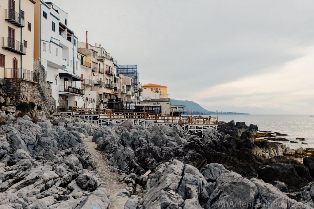 Cefalu pe coasta de Nord a Siciliei