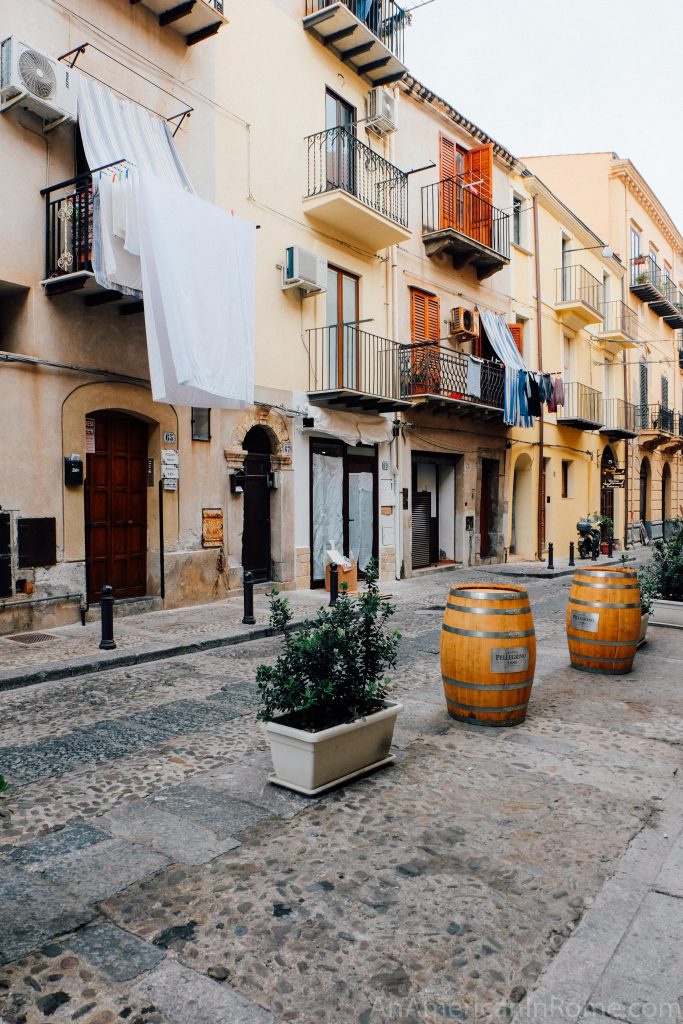 staden Cefalu på Sicilien